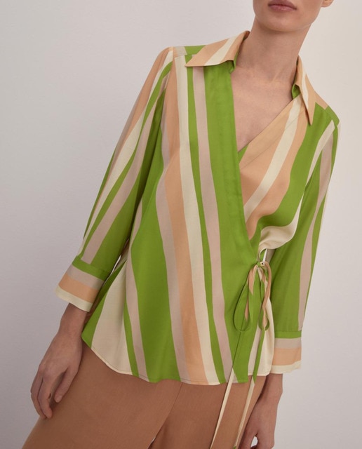 Imagen 0 de Blusa de mujer cruzada de rayas