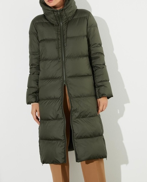 Imagen 0 de Plumífero largo con capucha de mujer