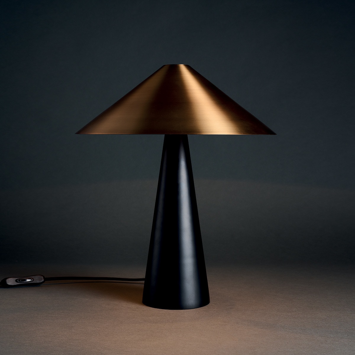 Lámpara de mesa de metal Kanto El Corte Inglés Negro-1