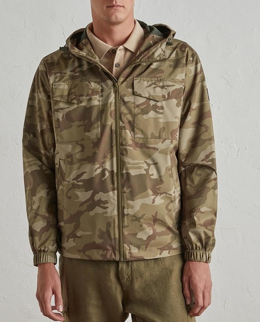 Imagen 0 de Cazadora de hombre de camuflaje con capucha