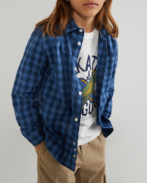 Imagen 0 de Camisa de niño con estampado de cuadros vichy y manga larga