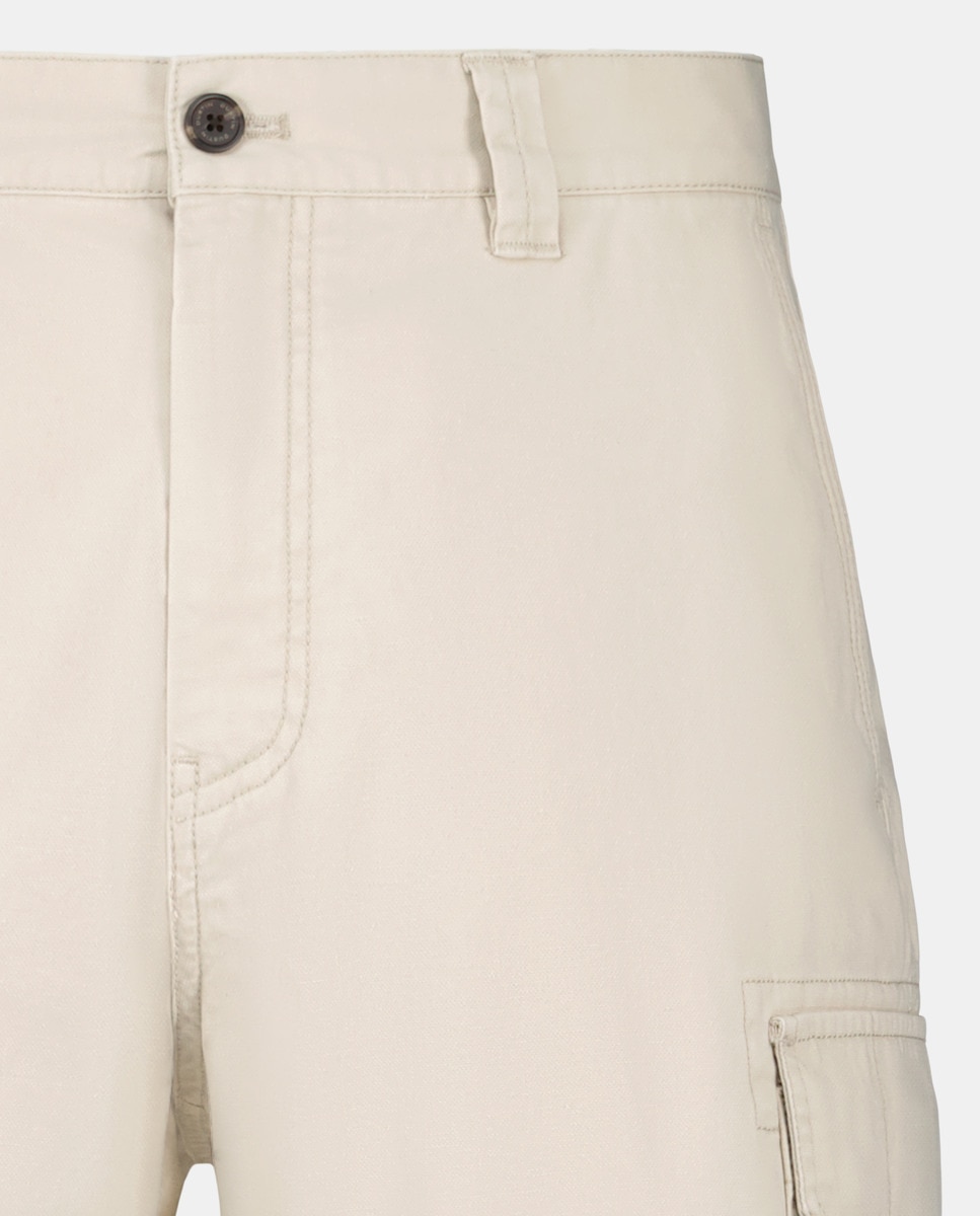 Bermudas Regular com Bolsos Cargo Bege-5