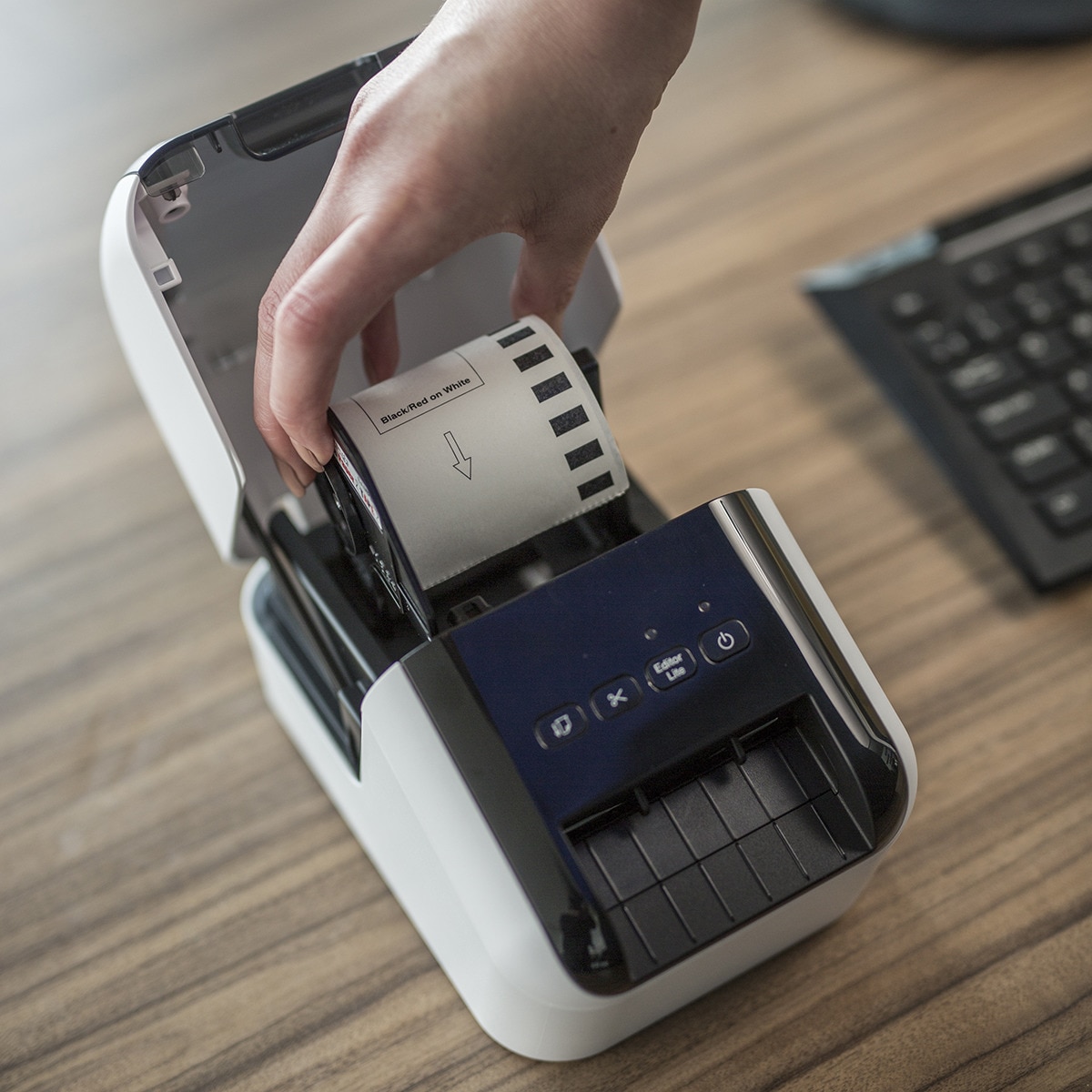 Impresora de etiquetas Brother QL-800 Blanco / Negro-9