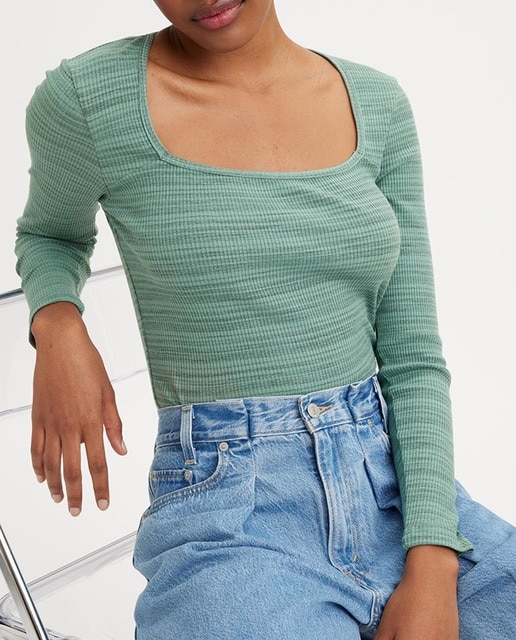 Imagen 0 de Top de mujer de manga larga y escote cuadrado