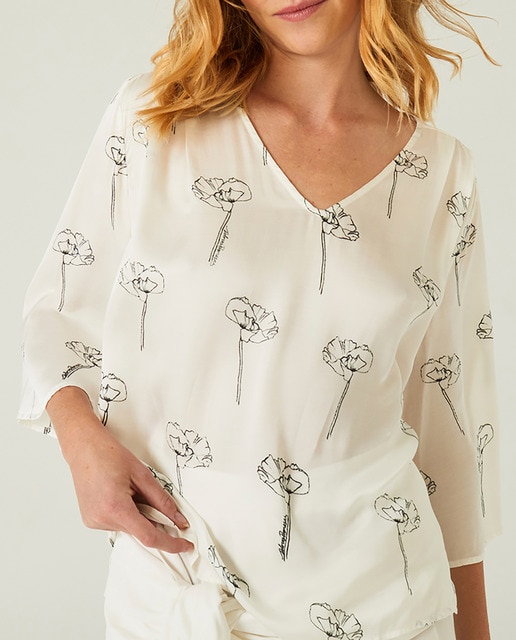 Imagen 0 de Top de mujer manga tres cuartos cuello pico