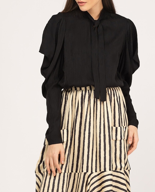 Imagen 0 de Blusa de mujer con manga frunce abertura escote