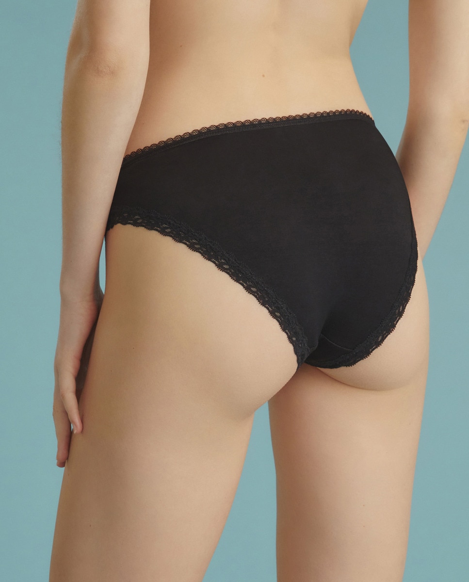 Cueca com Renda Lateral em Contraste Preto-2