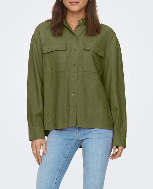 Imagen 0 de Camisa de mujer oversize de manga larga con bolsillos frontales