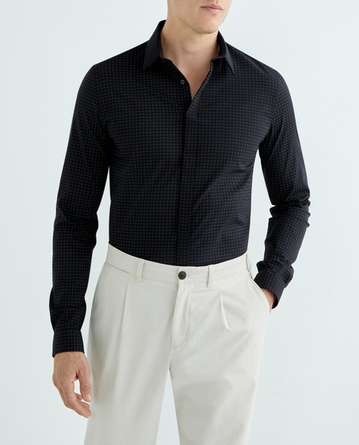 Imagen 0 de Camisa de vestir de hombre de corte slim en color negro estampada