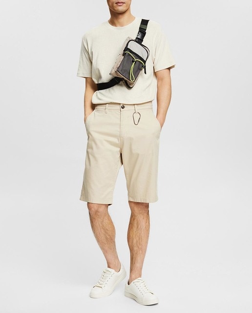 Imagen 0 de Bermuda tipo chino de hombre beige