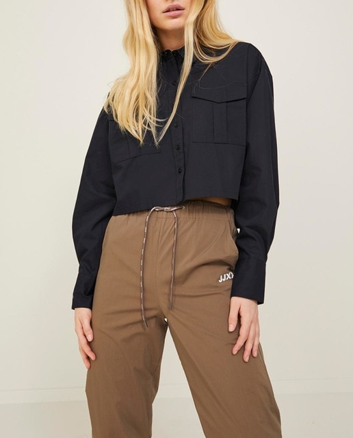 Imagen 0 de Camisa de mujer de manga larga y crop de popelín con bolsillos delanteros