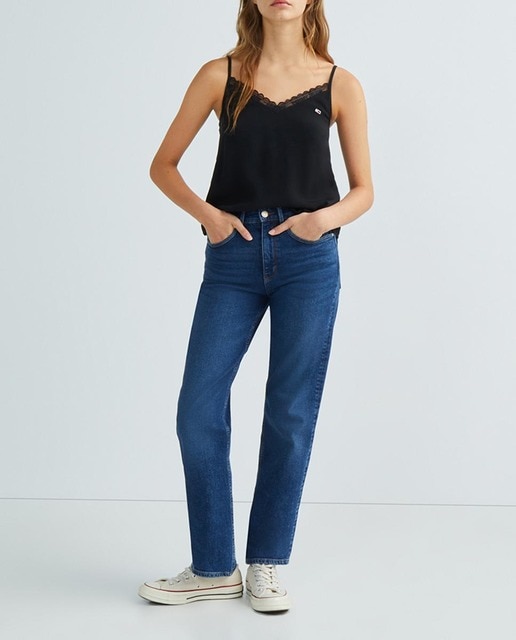 Imagen 0 de Blusa de mujer de tirantes y cuello en pico