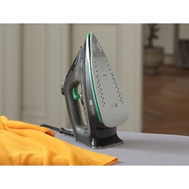 Plancha de vapor Braun TexStyle 5 SI5277GR con suela cerámica y función de vaporización vertical Negro / Verde-6