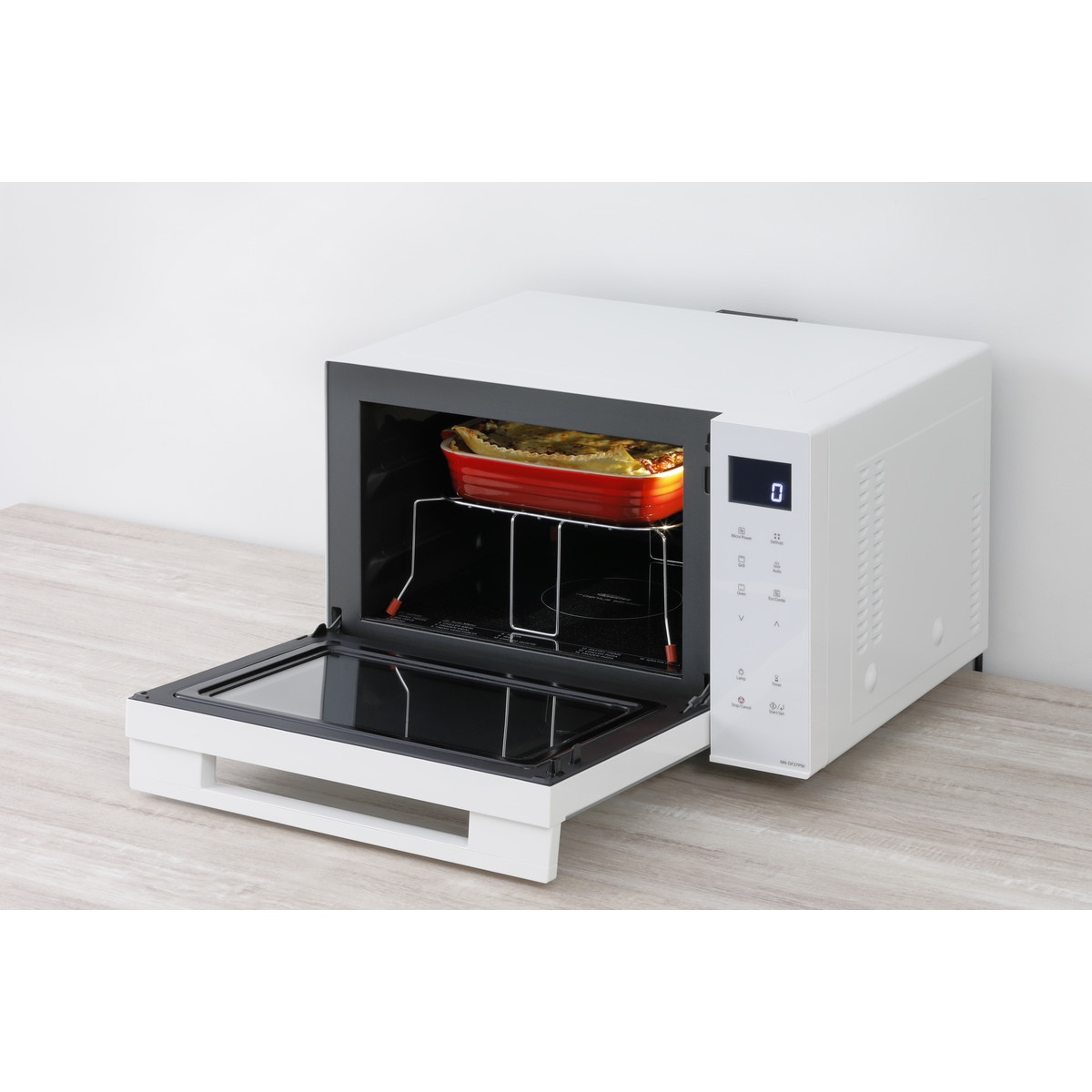 Microondas Panasonic 23 litros, con grill - NN-DF37PWEPG Blanco-10