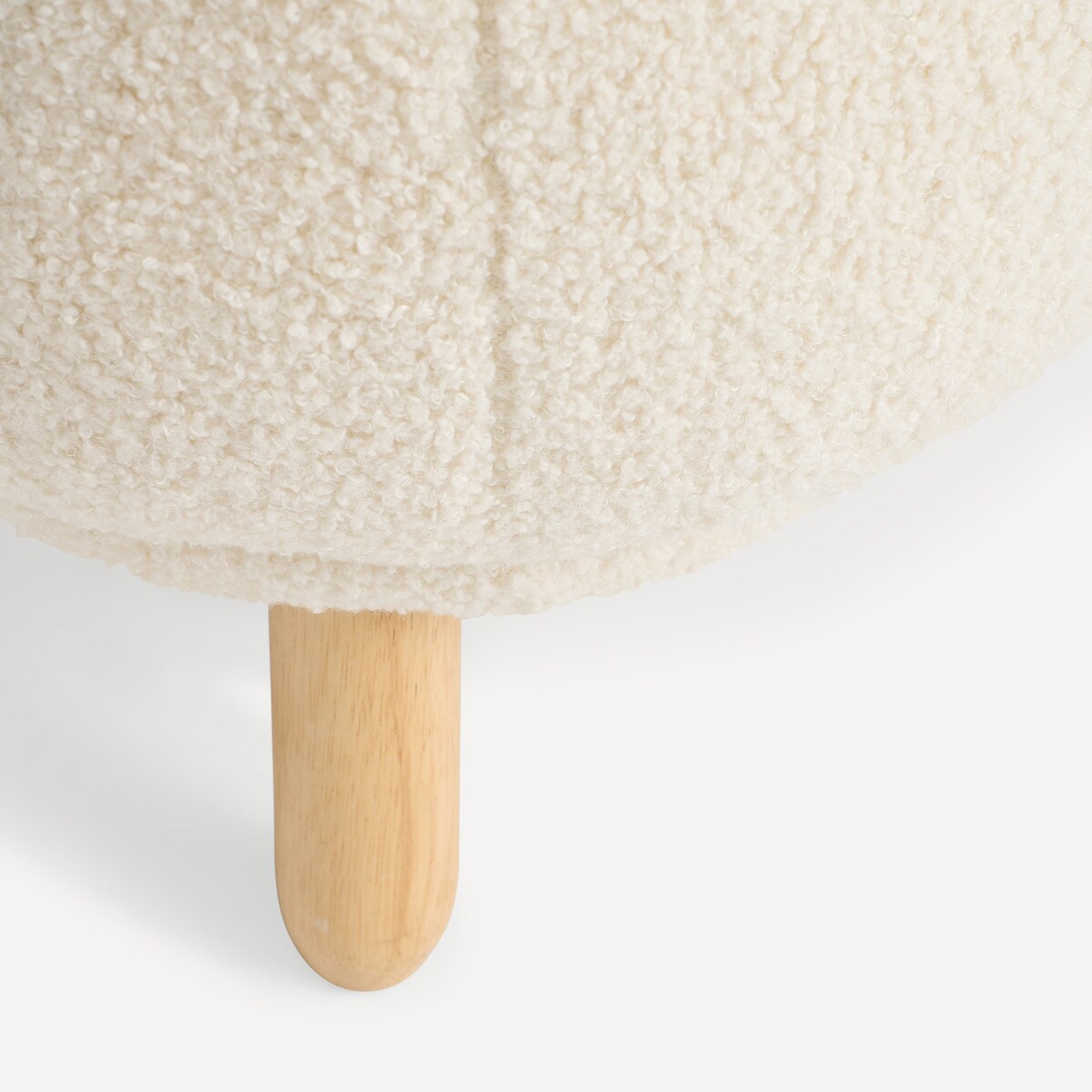 Pufe em Tecido Bouclé Alba Creme-3