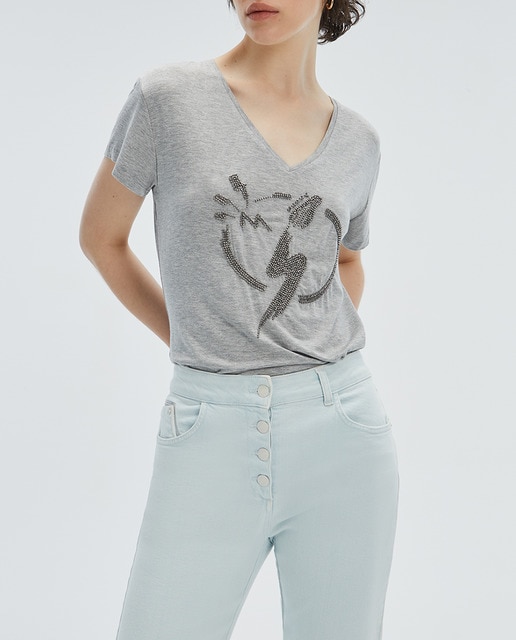 Imagen 0 de Camiseta de mujer con dibujo frontal manga corta cuello pico