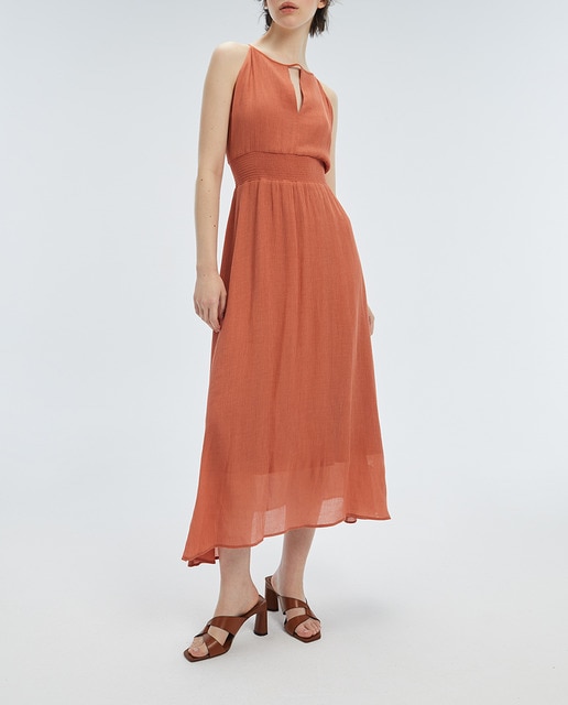 Imagen 0 de Vestido midi cintura elástica cuello halter. Forrado