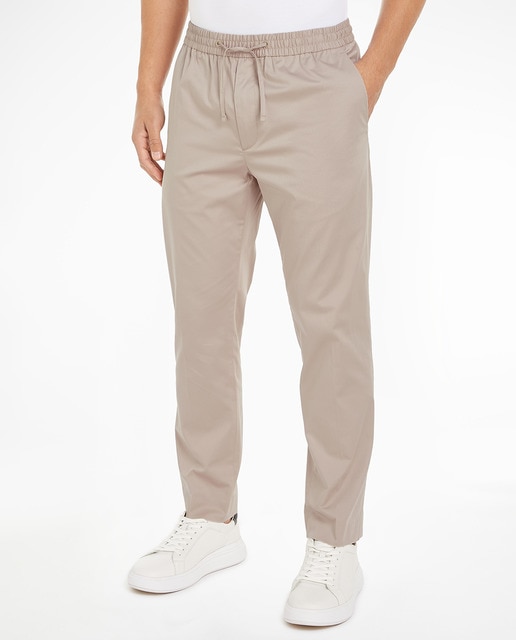 Imagen 0 de Pantalón de chándal elástico slim de satén de hombre