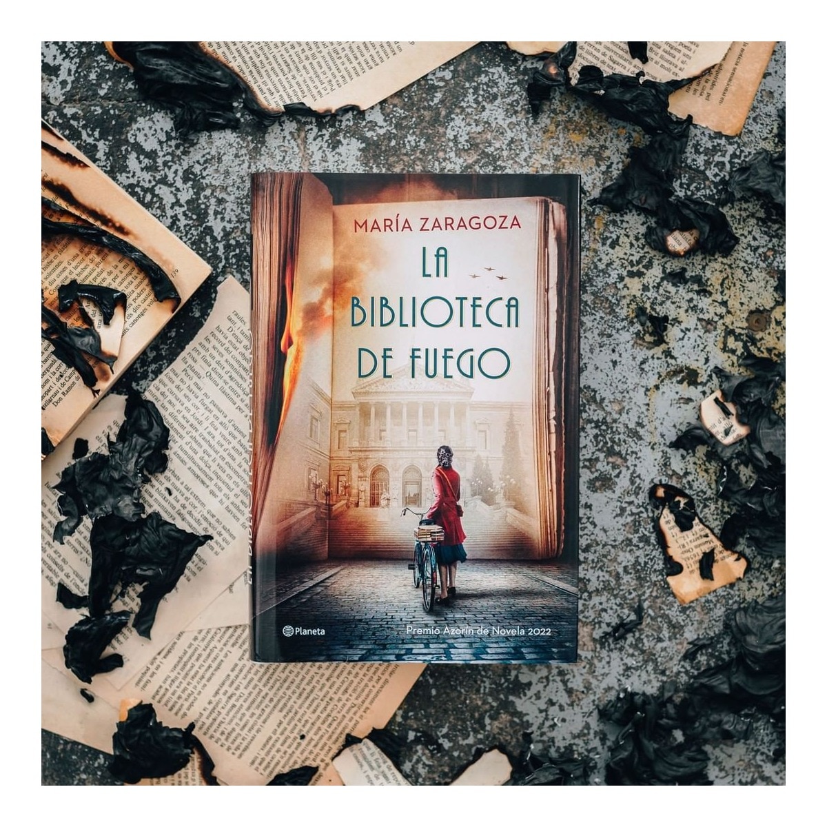 La biblioteca de fuego: Premio azorín de novela 2022 (Tapa dura) 2