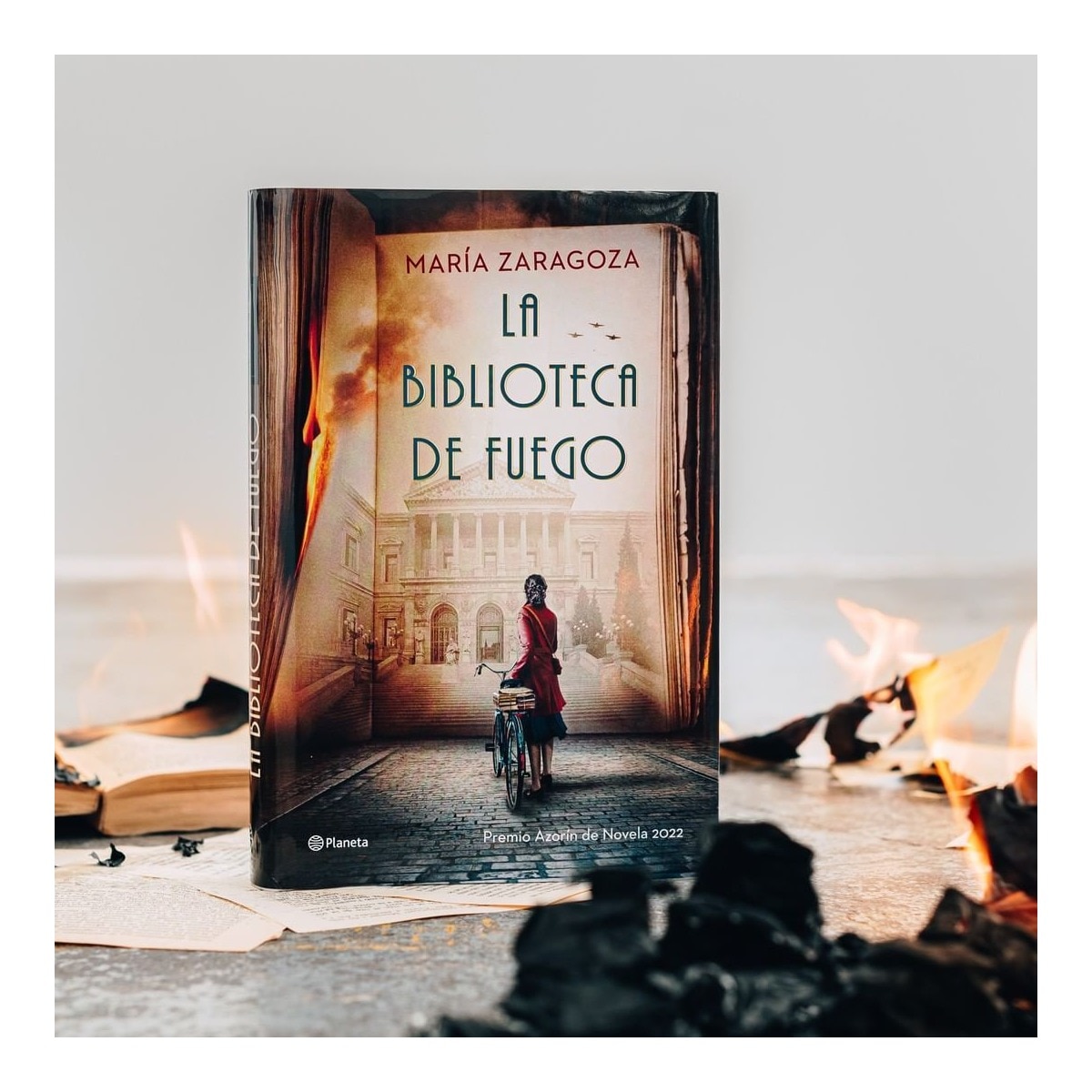 La biblioteca de fuego: Premio azorín de novela 2022 (Tapa dura) 3