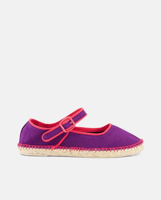 Imagem 0 de Sapatos com Presilha Tipo Venezianas