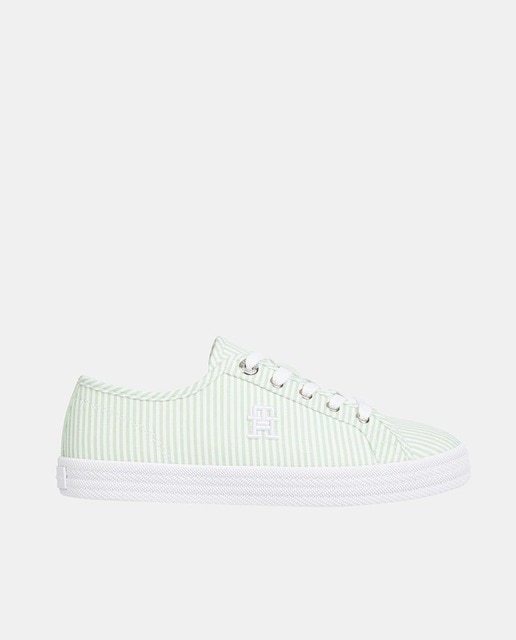 Imagen 0 de Zapatillas de mujer en verde claro bajas tipo casco con estampado de rayas y logotipo lateral