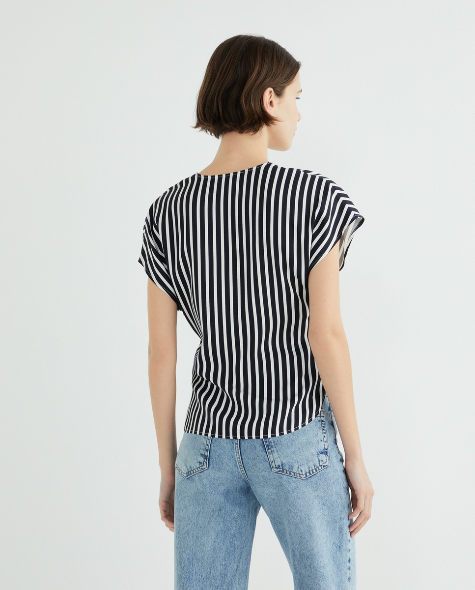 Blusa Fluida com Manga Curta Azul-marinho-3