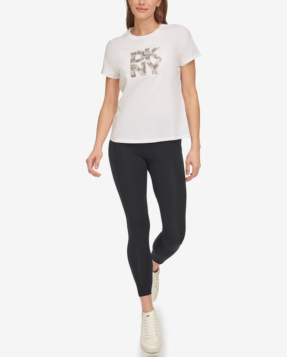 Ropa Casual Mujer Calidad Camiseta DKNY Manga Corta Con Detalle De Botones  - Corte Elegante Para Mujer Camiseta DKNY Jeans, image size:967x1200