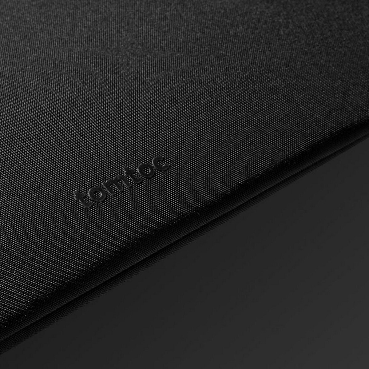 Bolsa Tomtoc Voyage para MacBook Pro 14" - Preto 10