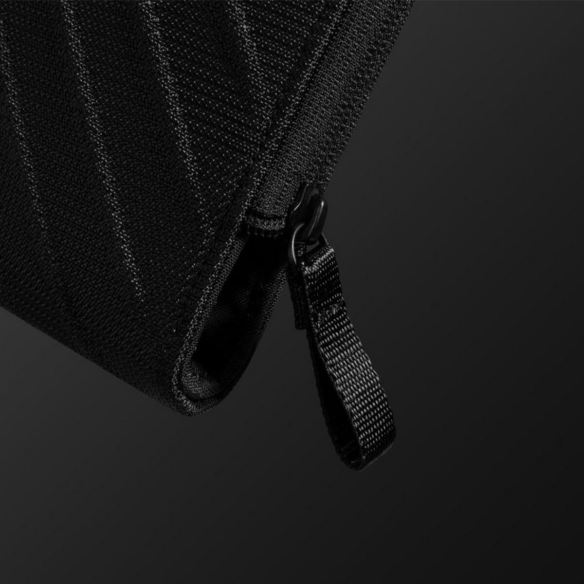 Bolsa Tomtoc Voyage para MacBook Pro 14" - Preto 8