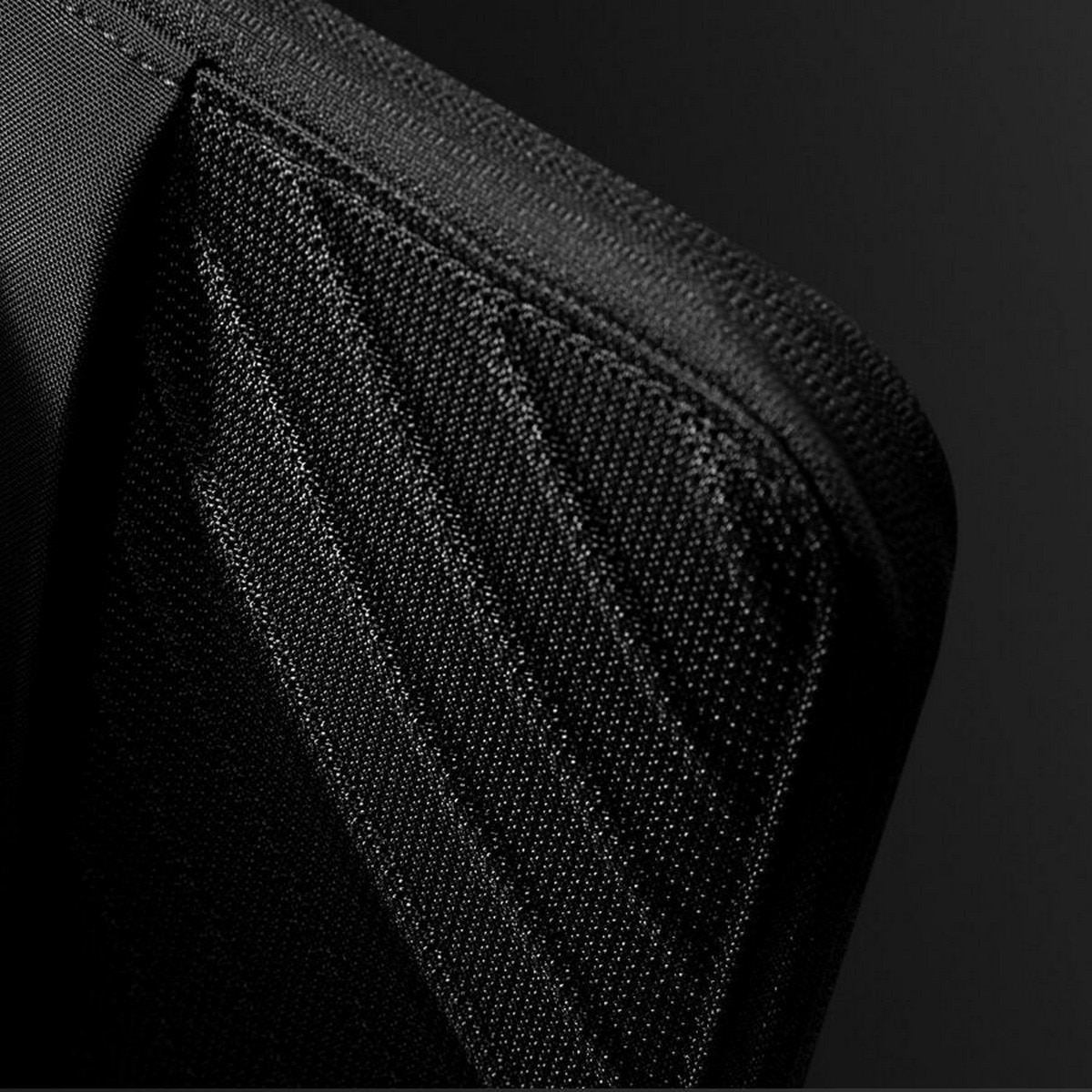 Bolsa Tomtoc Voyage para MacBook Pro 14" - Preto 6