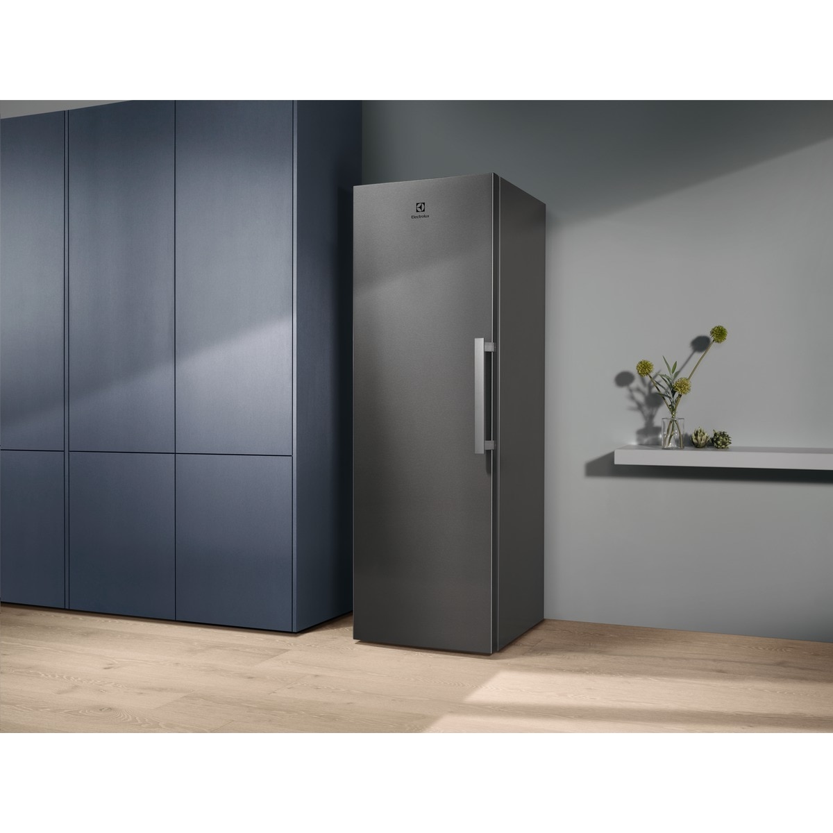 Congelador vertical Electrolux No Frost - LUT6NE28U Inox-7