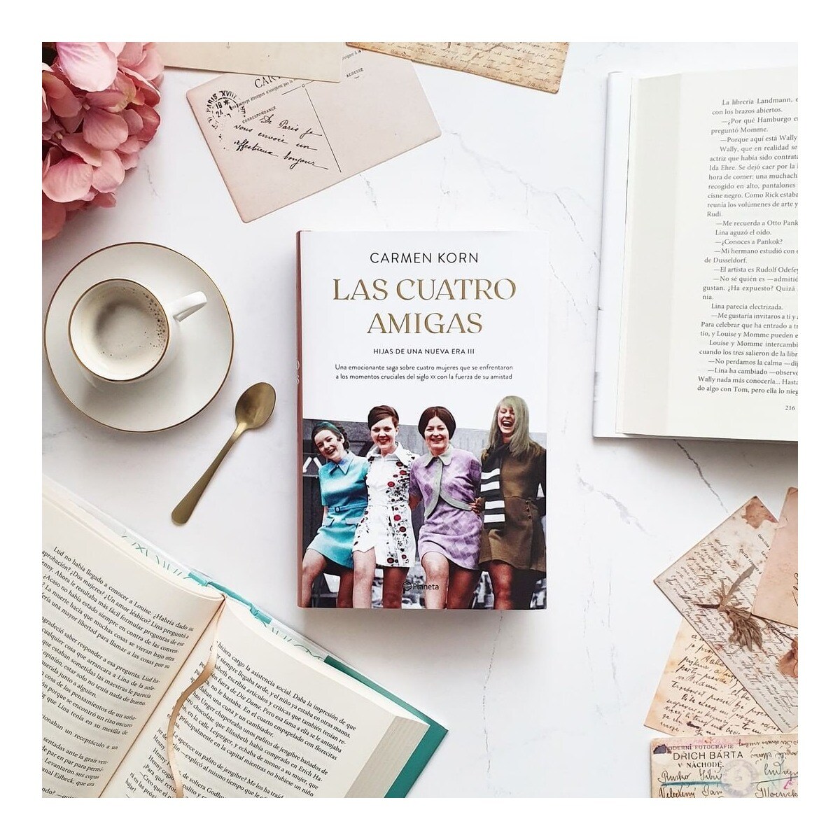 Las cuatro amigas (Saga Hijas de una nueva era 3): Una emocionante saga sobre cuatro mujeres que se enfrentaron a los momentos cruciales  (Capa dura) 3