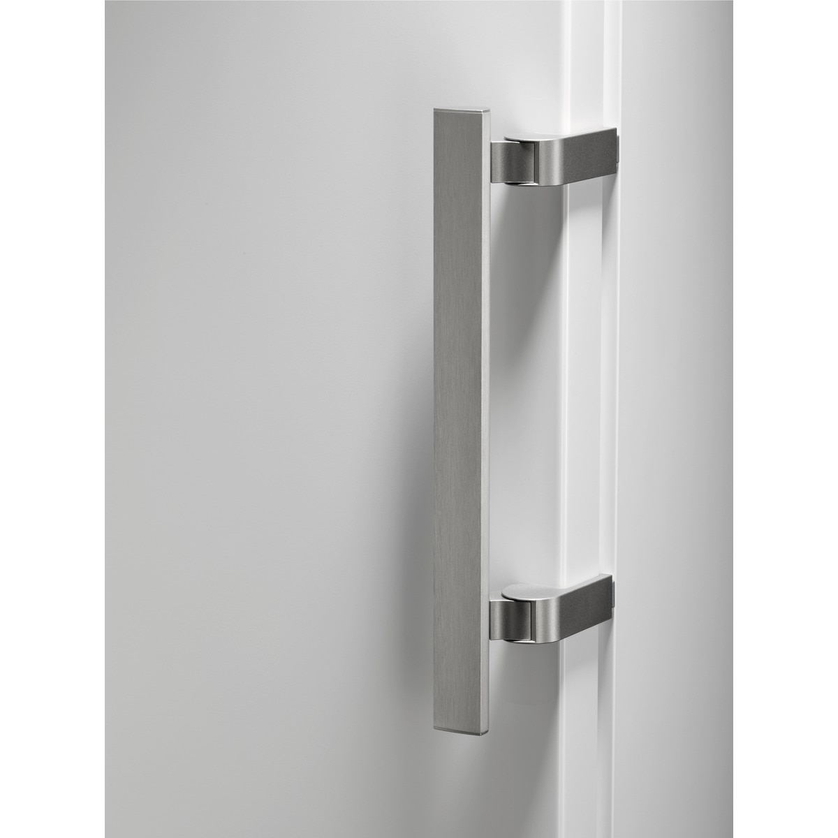 Congelador vertical Electrolux No Frost - LUT6NE28W Blanco-5