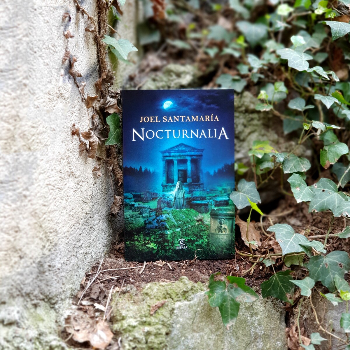 Nocturnalia (Capa mole com abas) 2