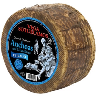queso curado de oveja con anchoas del Cantábrico elaborado con leche pasteurizada peso aproximado pieza 3,5 kg - Vega Sotuelamos