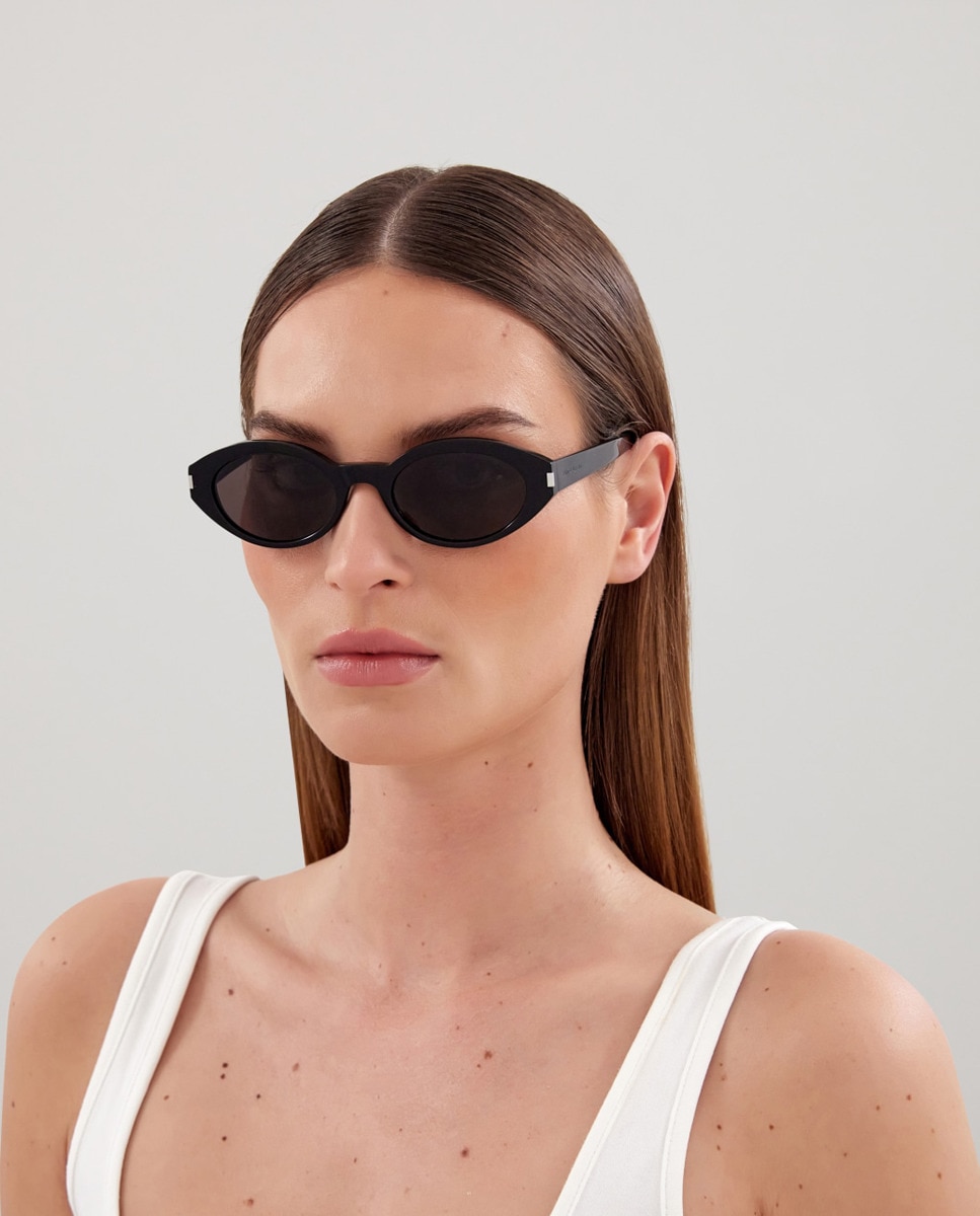 Gafas de sol de mujer ovaladas de acetato negras · Saint Laurent