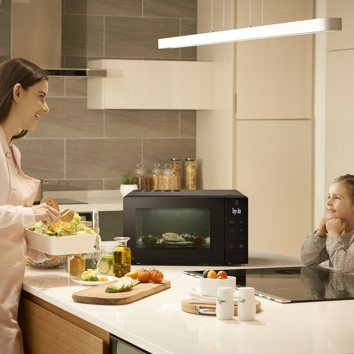 Microondas LG 30 litros, grill, 900 w - MH7032JAS Negro-14
