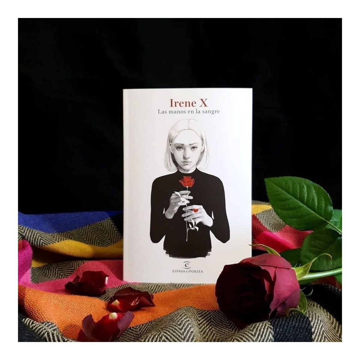 Las manos en la sangre (Capa mole com abas) 2