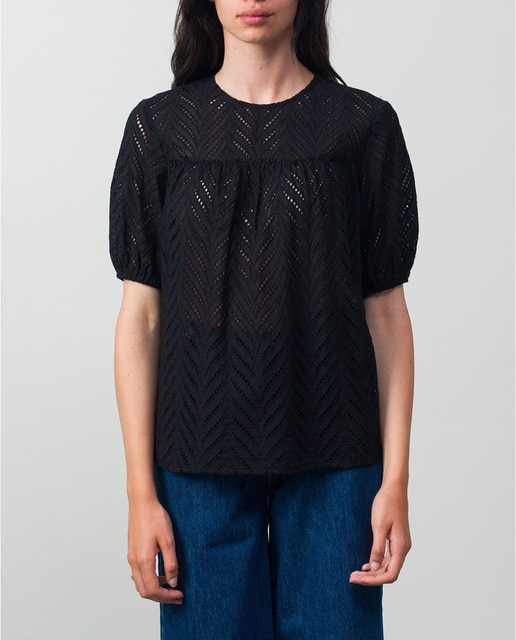 Imagen 0 de Blusa bordada perforados