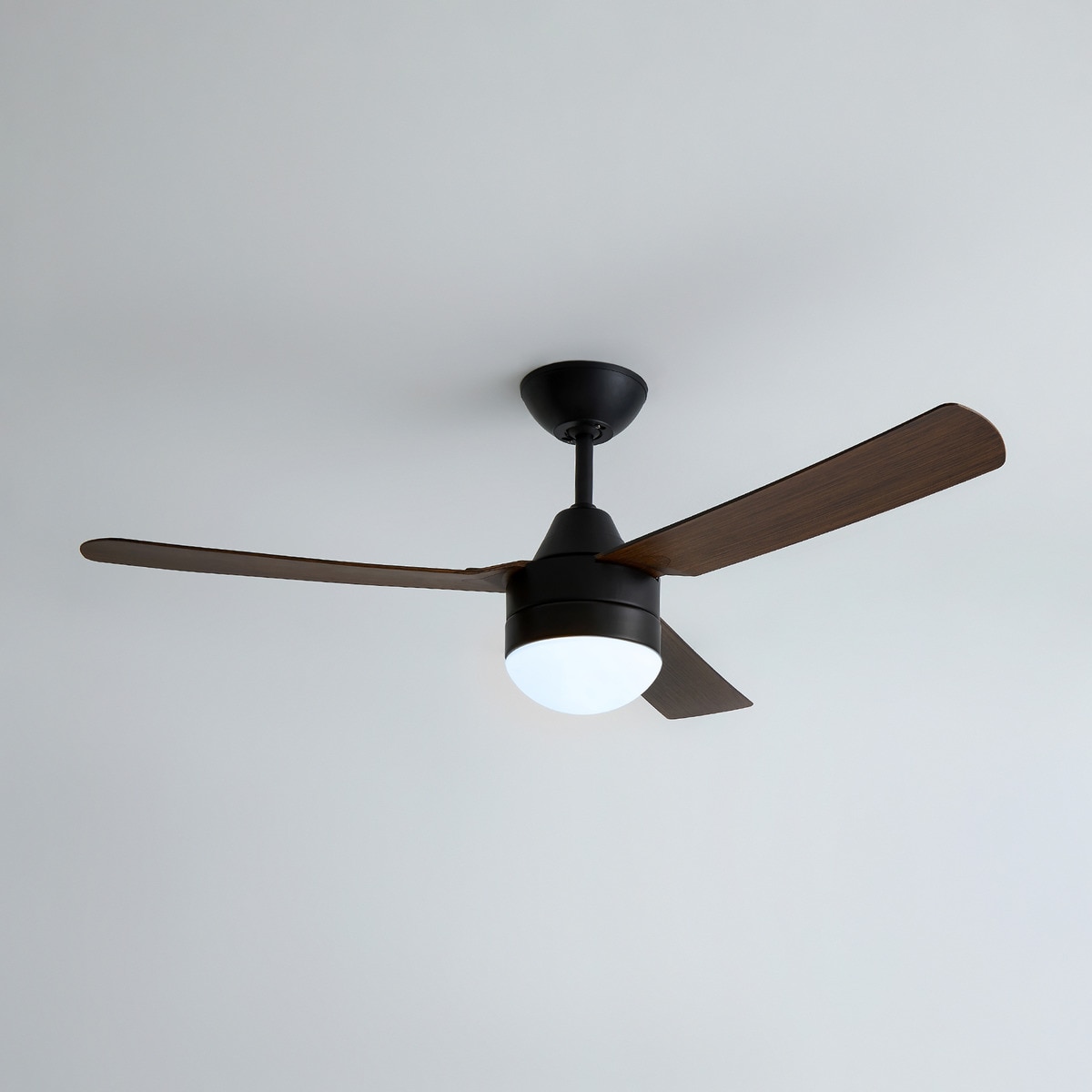 Ventilador de techo con luz LED y Motor Samaná madera El Corte Inglés Madera-3