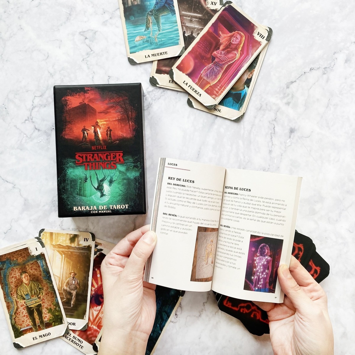 Stranger Things. Baraja de tarot con manual 2