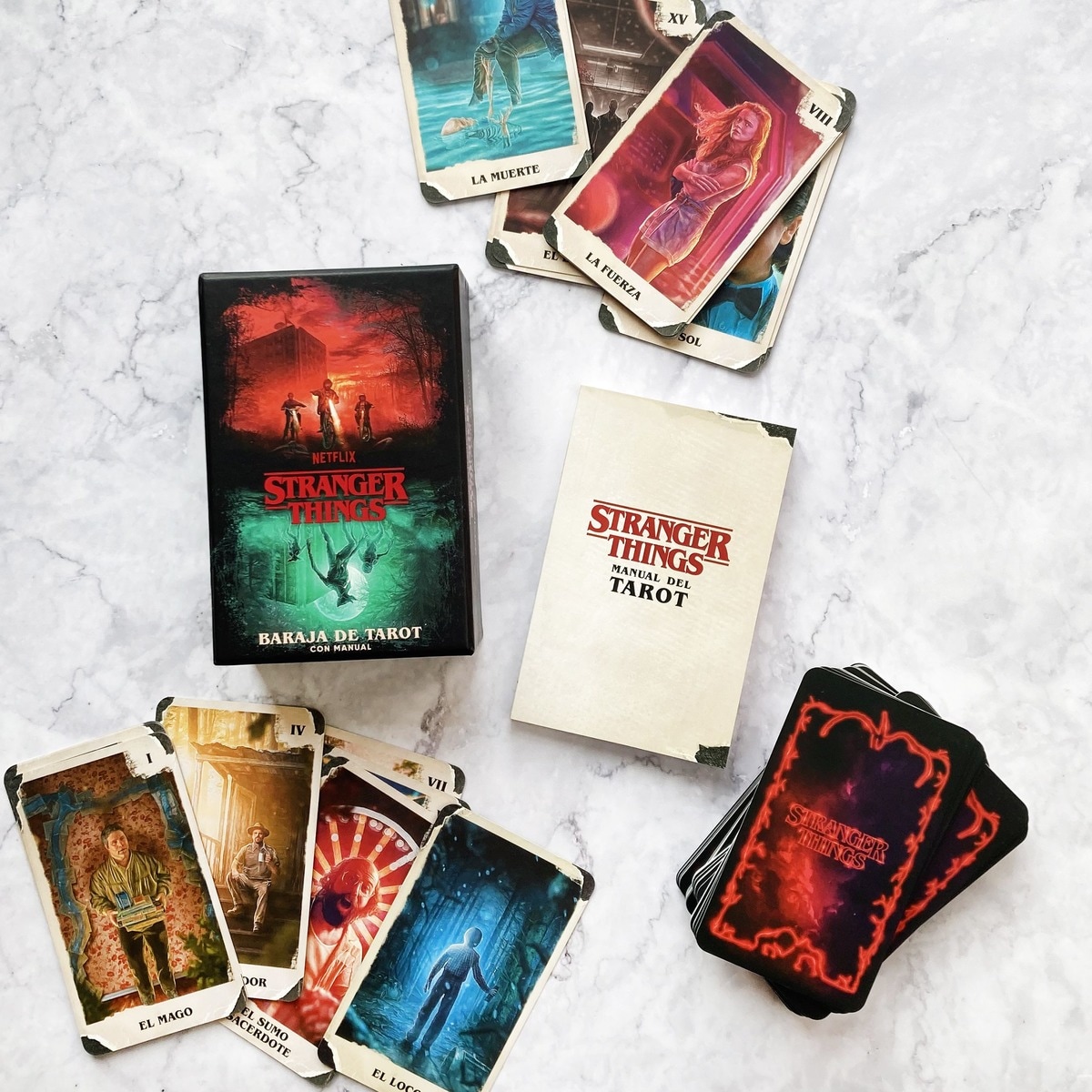 Stranger Things. Baraja de tarot con manual 5