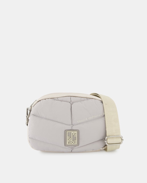 Imagem 0 de Mala a Tiracolo com Acabamento de Gabardine e Metalizada, Fecho de Correr e Alça Ajustável em Nylon.