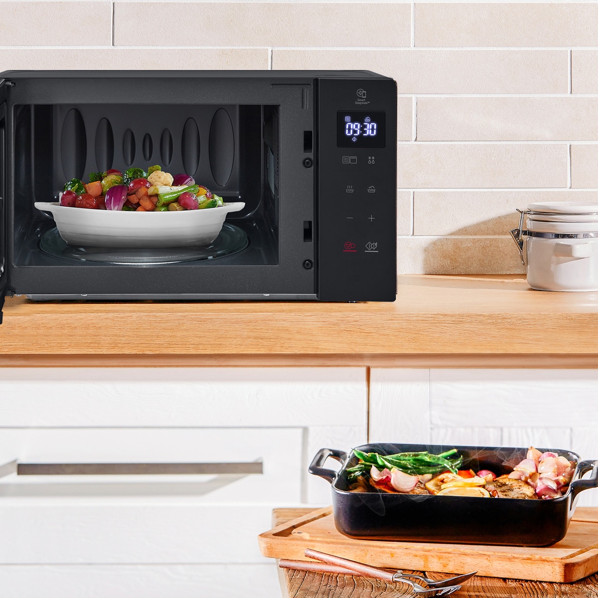 Microondas LG con grill, 20 litros - MH6032GAS Negro-15