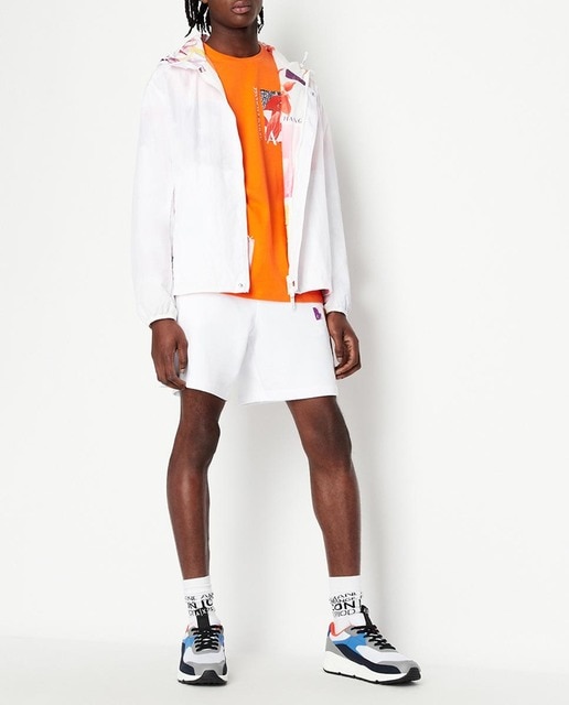 Imagen 0 de Bermuda de hombre en felpa con parche estampado