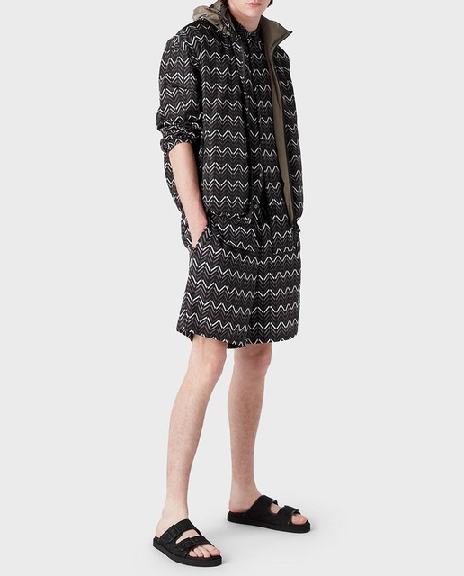 Imagen 0 de Bermuda de hombre en tejido ligero y fluido