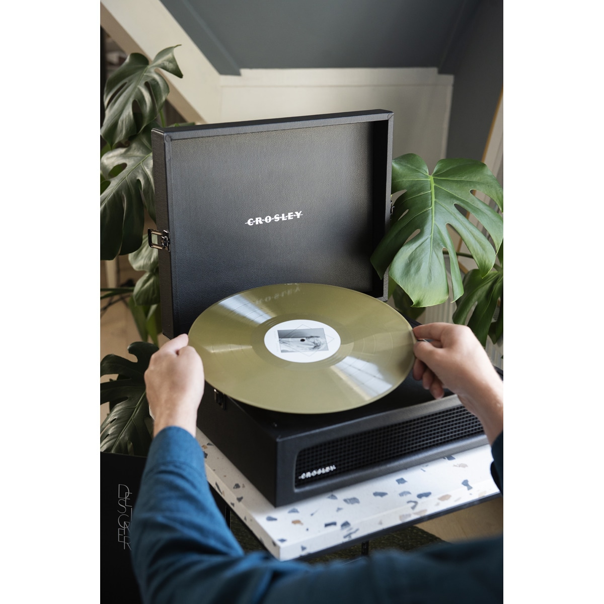 Gira-discos Crosley Bluetooth Voyager preto 7