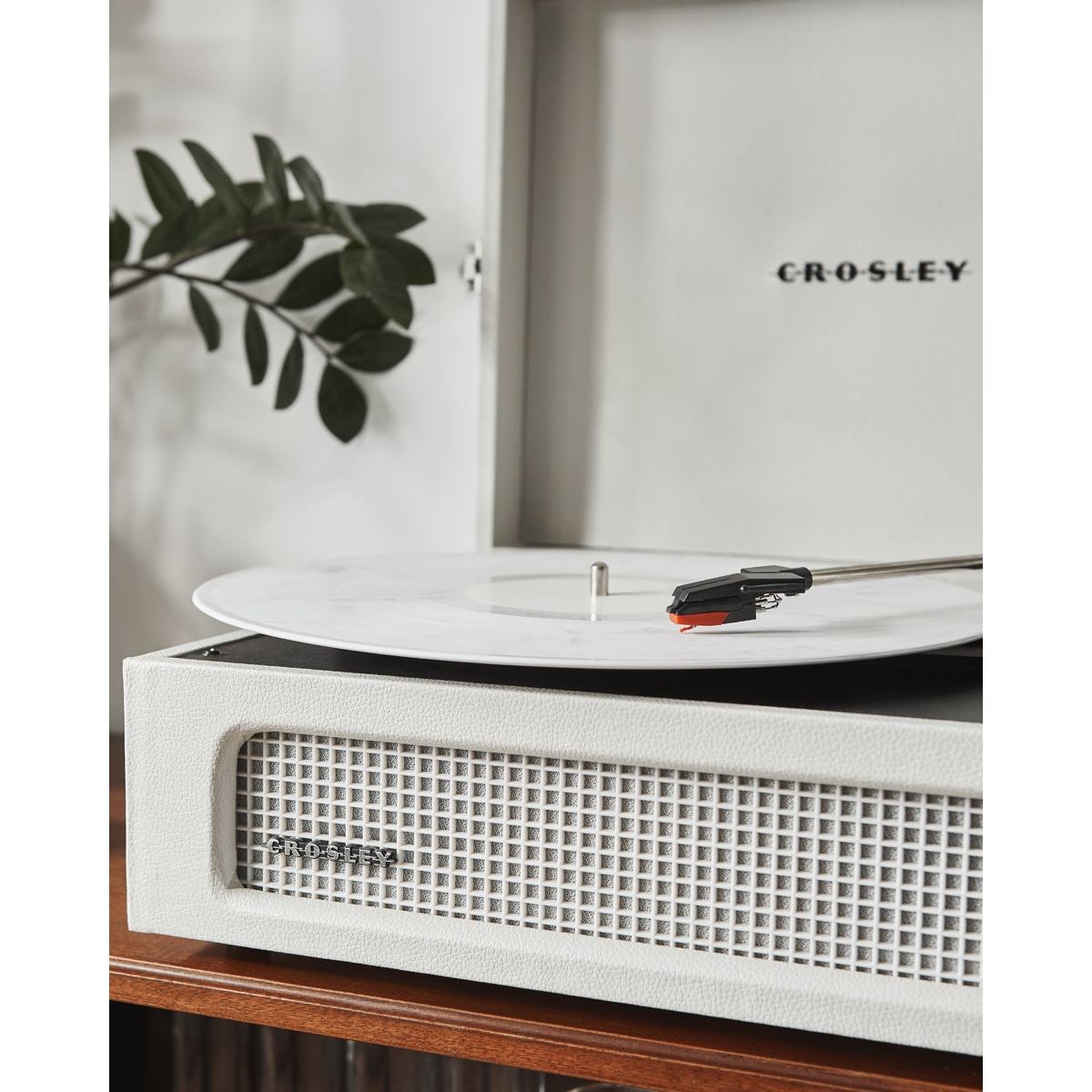 Gira-discos Modern Marketing Concepts INC Bluetooth Crosley Voyager creme 8