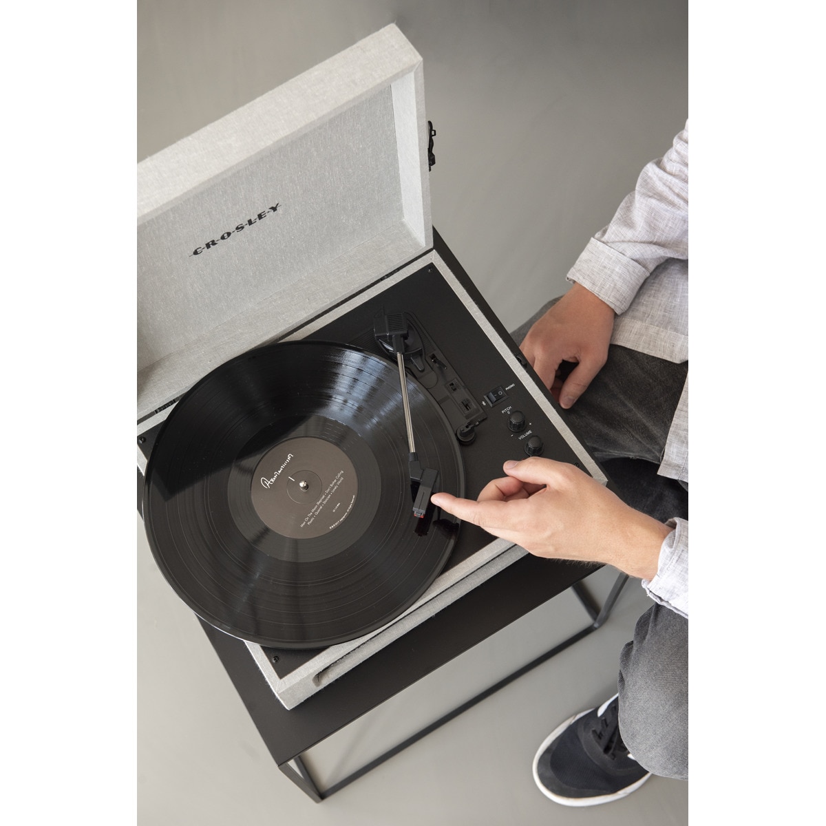 Tocadiscos Crosley Voyager gris 7
